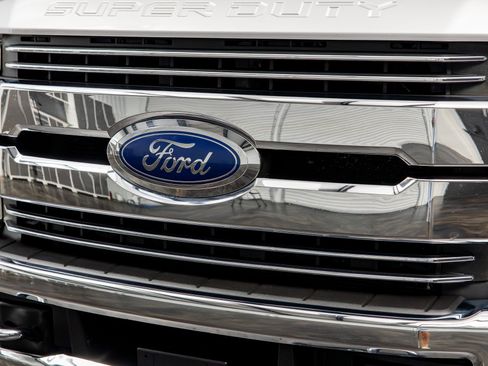 Used 2018 Ford F250 Lariat w/ Chrome Package AWD/4WD image 4