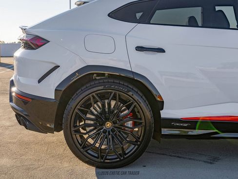 Used 2025 Lamborghini Urus SE AWD/4WD image 10