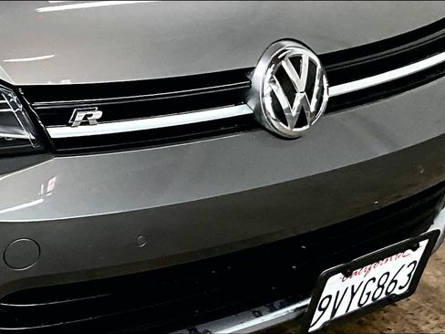 Used 2017 Volkswagen Golf R 4-Door image 32