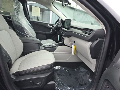 New 2025 Ford Escape SE w/ PHEV Premium Package image 31