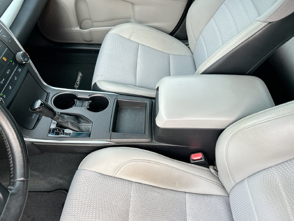 Used 2016 Toyota Camry SE FWD image 26