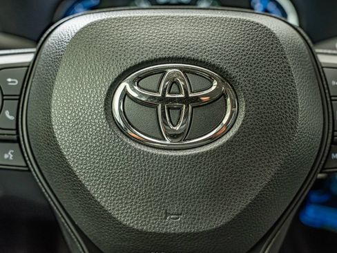 Used 2025 Toyota RAV4 LE AWD/4WD image 21