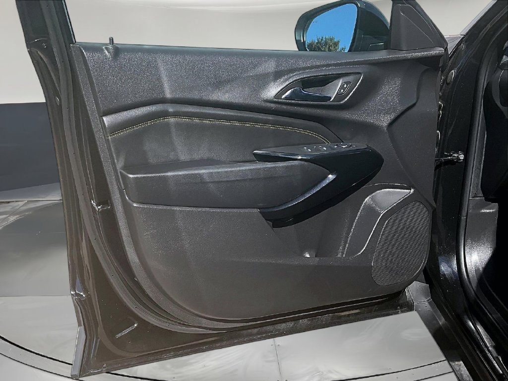 Used 2025 Chevrolet Trax LT w/ Driver Confidence Package FWD image 24
