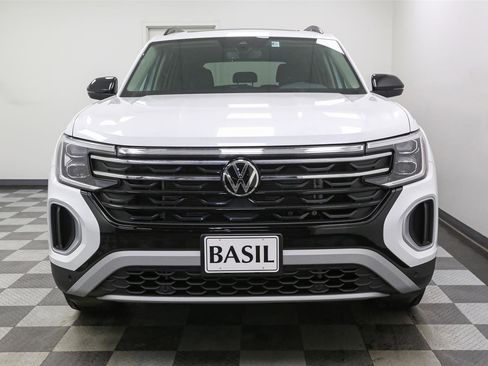 New 2026 Volkswagen Atlas Peak Edition image 3