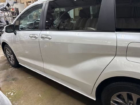 Used 2024 Toyota Sienna XLE image 6