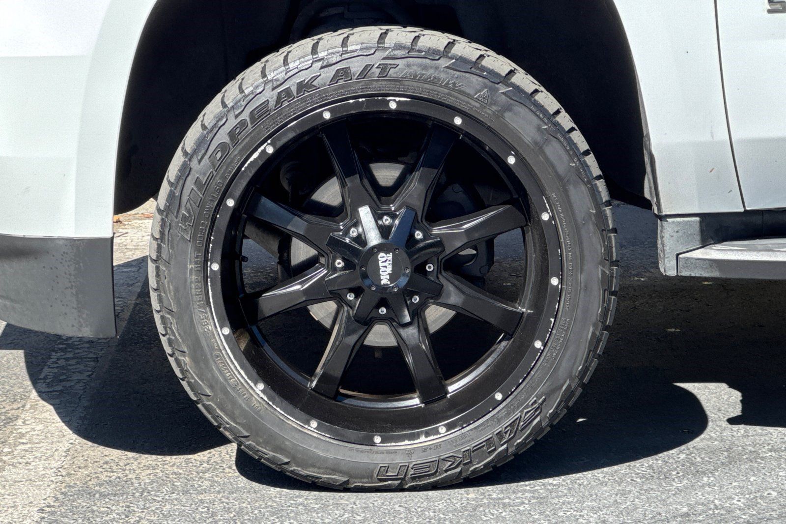 Used 2019 Chevrolet Suburban LT RWD image 38