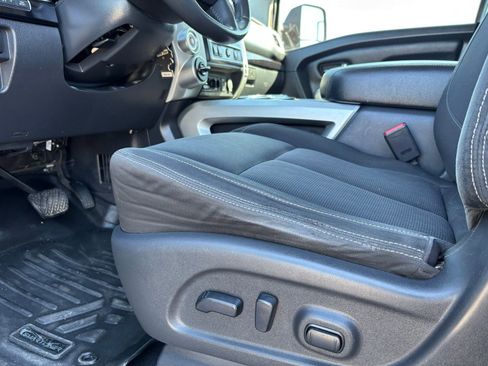Used 2017 Nissan Titan SV AWD/4WD image 13
