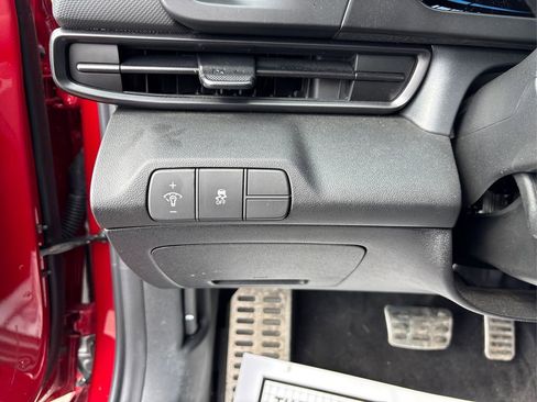 Certified 2025 Hyundai Elantra Sport image 36