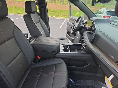New 2026 Chevrolet Suburban High Country w/ LPO, Illumination Package AWD/4WD image 11