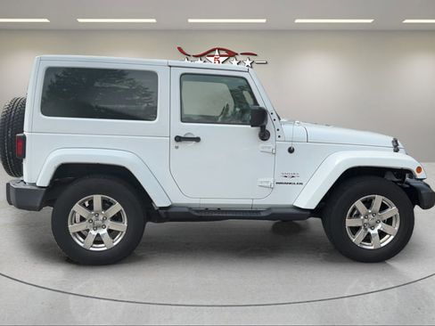Used 2016 Jeep Wrangler Sahara w/ Dual Top Group AWD/4WD image 6