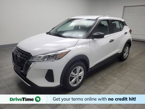 Used 2022 Nissan Kicks S image 1