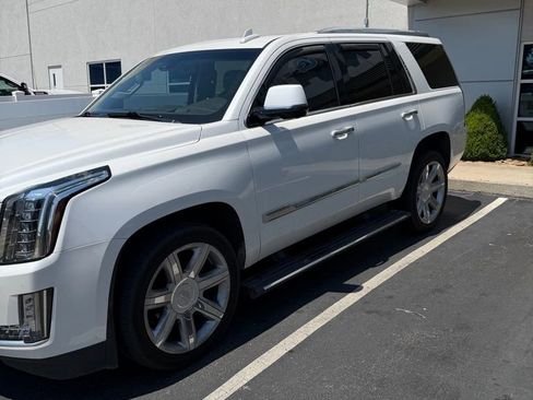 Used 2016 Cadillac Escalade Premium RWD image 1