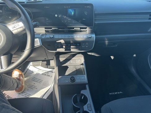 Used 2025 Hyundai Kona SEL image 17