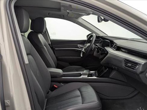 Used 2022 Audi e-tron Premium w/ Convenience Plus Package AWD/4WD image 22