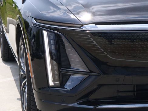 Certified 2024 Cadillac Lyriq Sport RWD image 9