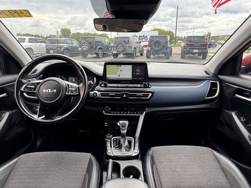 Used 2022 Kia Seltos S AWD/4WD image 25