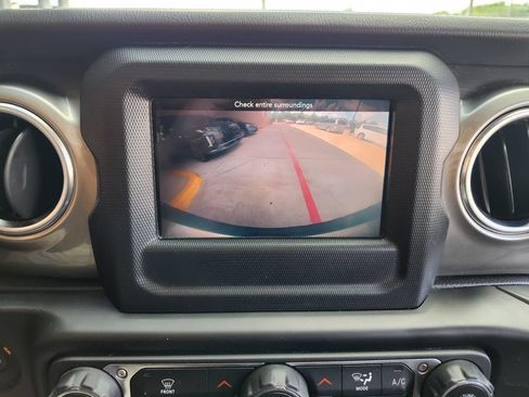 Used 2020 Jeep Wrangler Unlimited Sahara AWD/4WD image 19