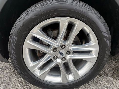 Used 2016 Ford Explorer XLT w/ Equipment Group 202A image 9