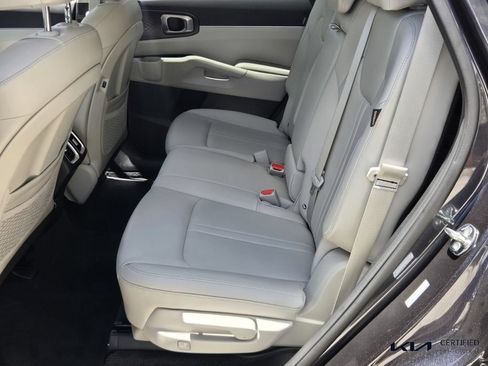 Certified 2025 Kia Sorento S w/ Panoramic Sunroof Package FWD image 11