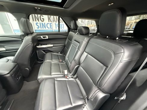 Used 2024 Ford Explorer XLT w/ Equipment Group 202A image 31