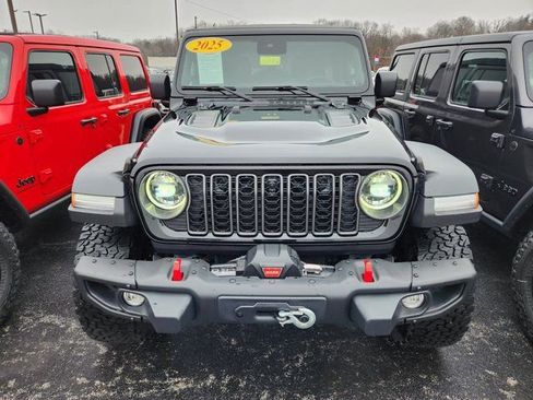 Used 2025 Jeep Wrangler Unlimited Rubicon w/ XTREMEE 35" Tire Package image 2