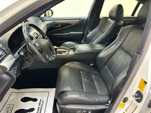 Used 2013 Lexus LS 460 AWD w/ F-Sport Pkg image 4