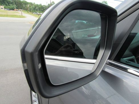 Used 2019 Volkswagen Atlas SE FWD image 18