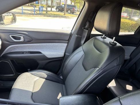 Used 2024 Jeep Compass Latitude AWD/4WD image 19