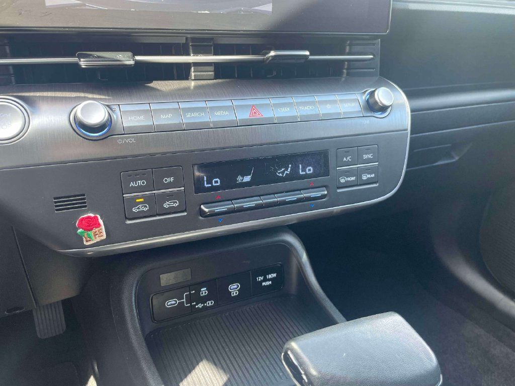 Used 2024 Hyundai Kona SEL AWD/4WD image 29