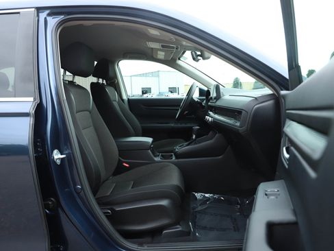 Used 2025 Honda CR-V LX image 11