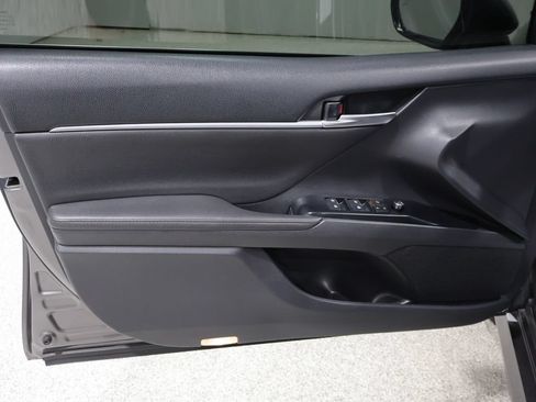 Used 2019 Toyota Camry XLE FWD image 13