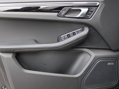 Certified 2023 Porsche Macan Turbo image 14