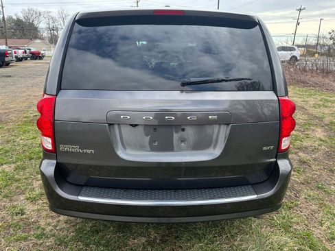 Used 2016 Dodge Grand Caravan SXT image 6