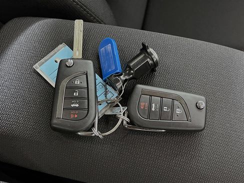 Used 2025 Toyota Corolla LE image 35