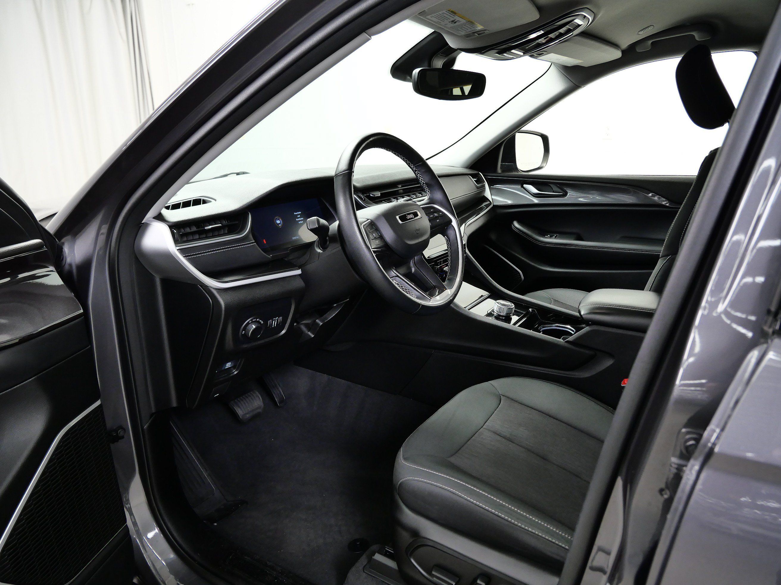 Used 2022 Jeep Grand Cherokee L Laredo w/ Luxury Tech Group I AWD/4WD image 13