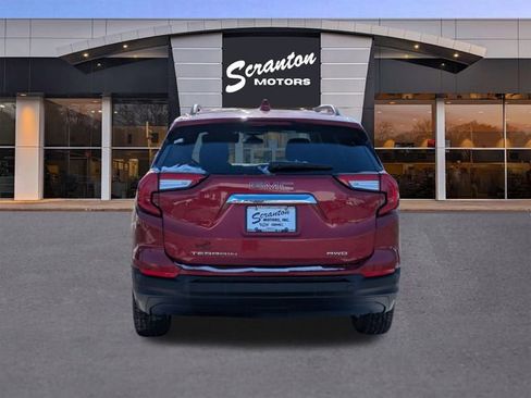 Used 2024 GMC Terrain SLE w/ Driver Convenience Package image 4