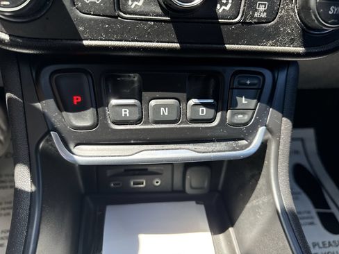 Certified 2020 GMC Terrain SLT w/ Preferred Package AWD/4WD image 16