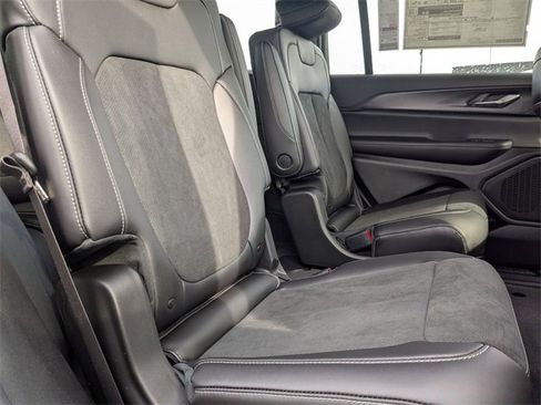 New 2025 Jeep Grand Cherokee L Altitude image 35