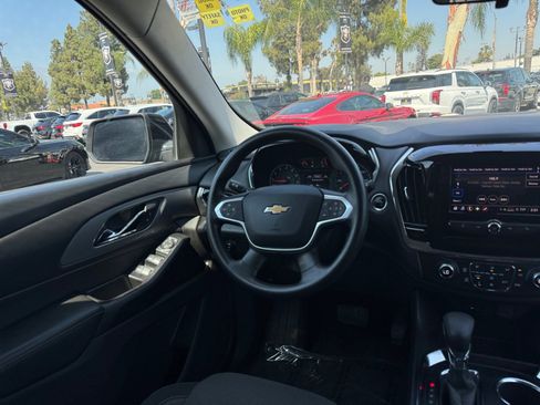 Used 2021 Chevrolet Traverse LS FWD image 17