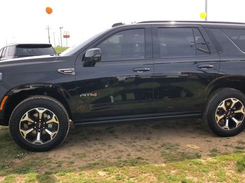 Used 2025 GMC Yukon AT4 w/ AT4 Premium Plus Package AWD/4WD image 3