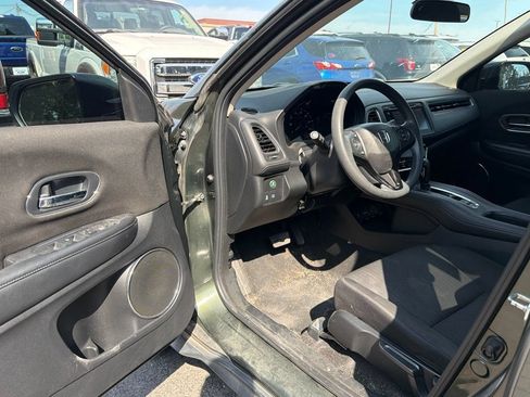 Used 2018 Honda HR-V EX image 11