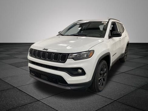 Used 2026 Jeep Compass Latitude image 3
