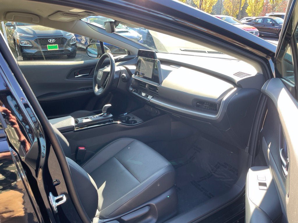 Used 2024 Toyota Prius XLE AWD/4WD image 12
