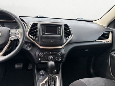 Used 2015 Jeep Cherokee Latitude AWD/4WD image 11