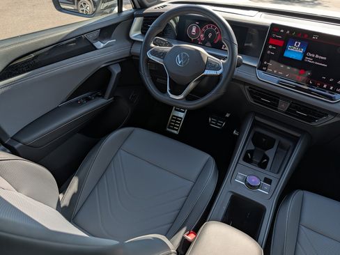 Certified 2026 Volkswagen Tiguan SE R-Line AWD/4WD image 9