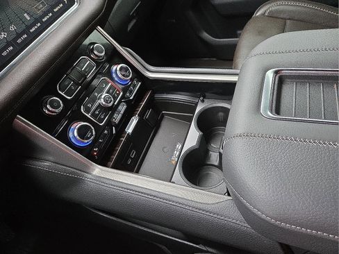 Used 2023 GMC Yukon XL Denali w/ Advanced Technology Package AWD/4WD image 25
