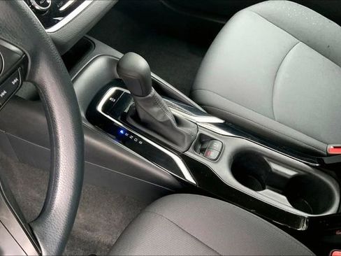 Used 2022 Toyota Corolla LE w/ LE Convenience Package image 17