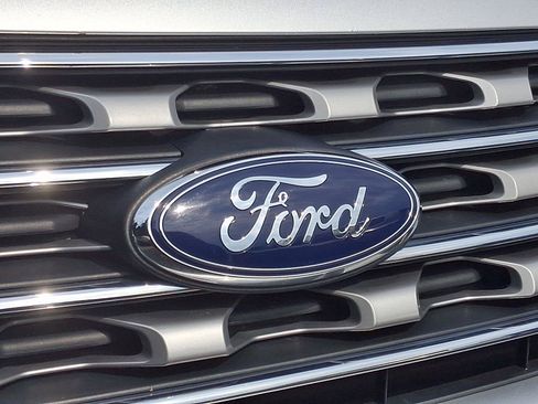 Used 2016 Ford Explorer Limited w/ Equipment Group 301A AWD/4WD image 16