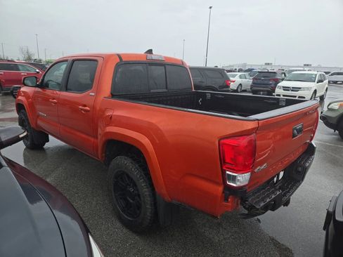 Used 2016 Toyota Tacoma SR5 w/ SR5 Appearance Package (SN) image 2