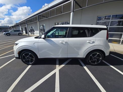 Used 2023 Kia Soul EX image 8